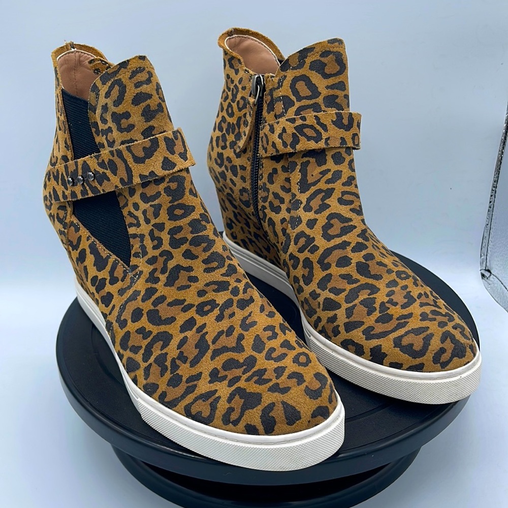 NWOB Linea Paolo Freshton Wedge Sneaker Boot size 7.5 women brown/black Leopard